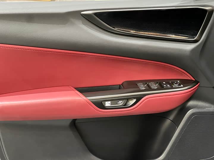 Фото 12 - Lexus NX