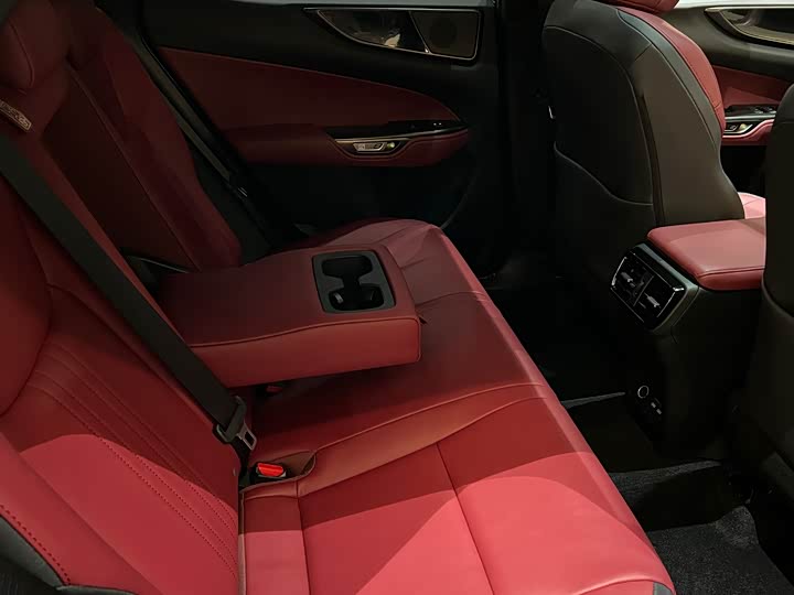 Фото 14 - Lexus NX