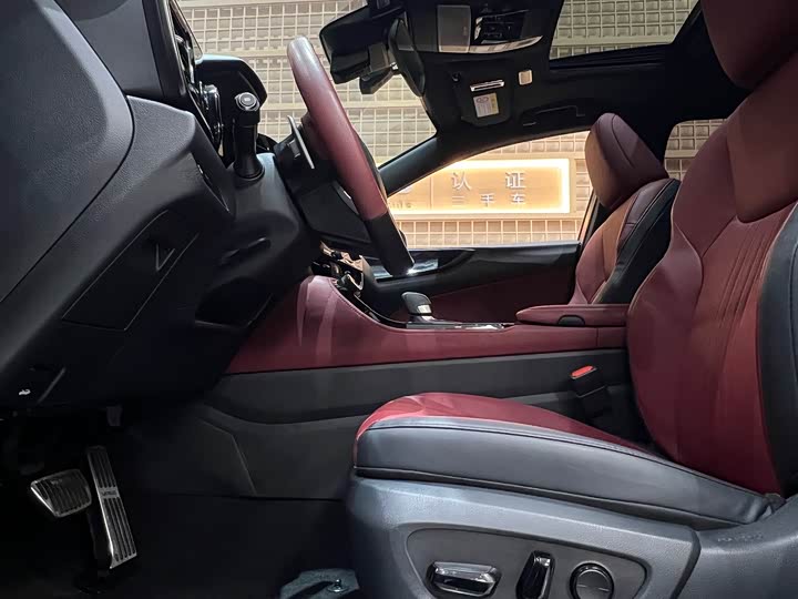 Фото 2 - Lexus NX