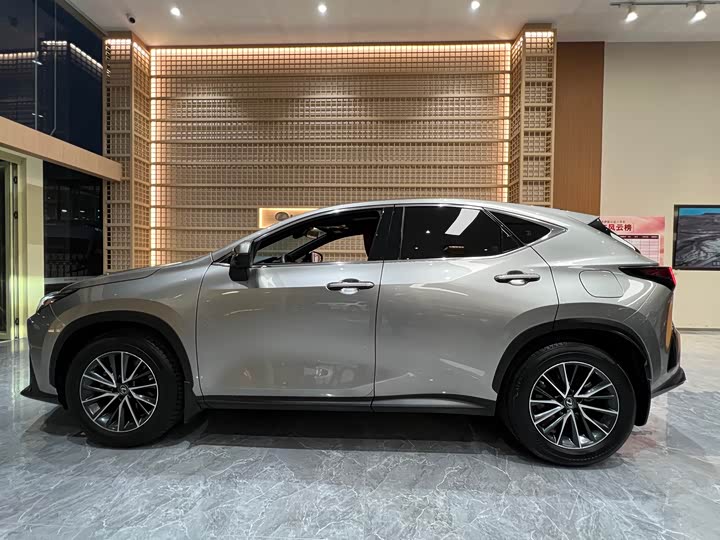 Фото 4 - Lexus NX