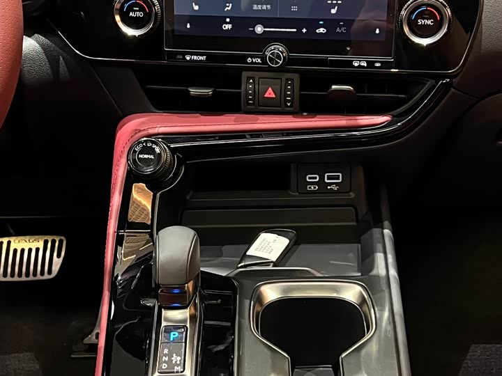 Фото 8 - Lexus NX