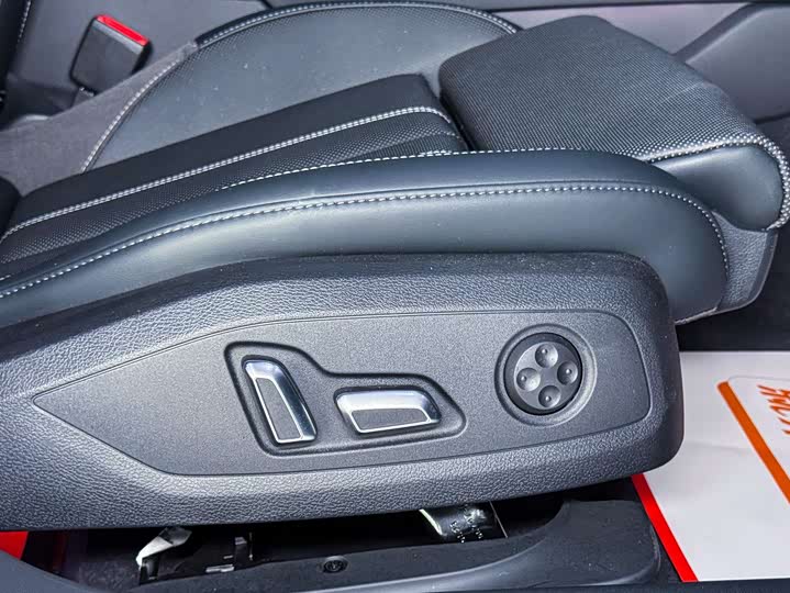 Фото 5 - Audi A4L