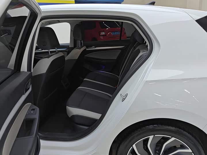 Фото 11 - Volkswagen Golf