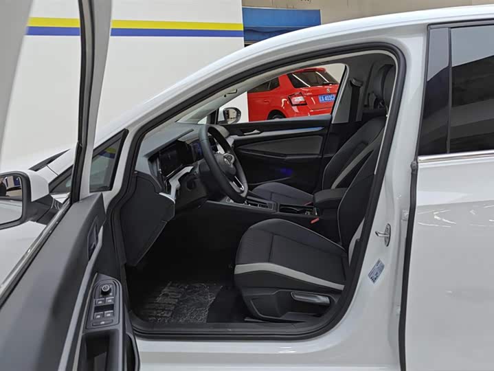 Фото 9 - Volkswagen Golf