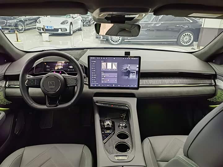 Фото 12 - Zeekr 001