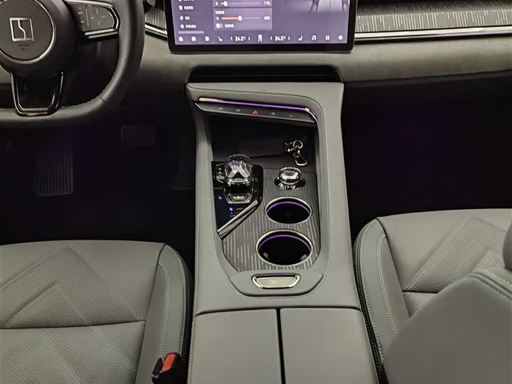 Фото 14 - Zeekr 001