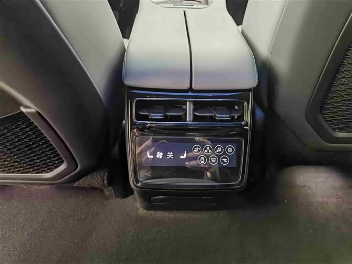 Фото 15 - Zeekr 001