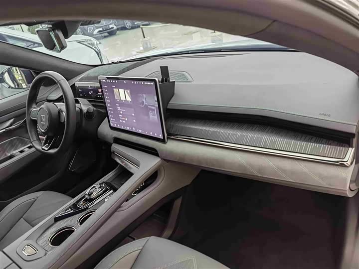 Фото 18 - Zeekr 001