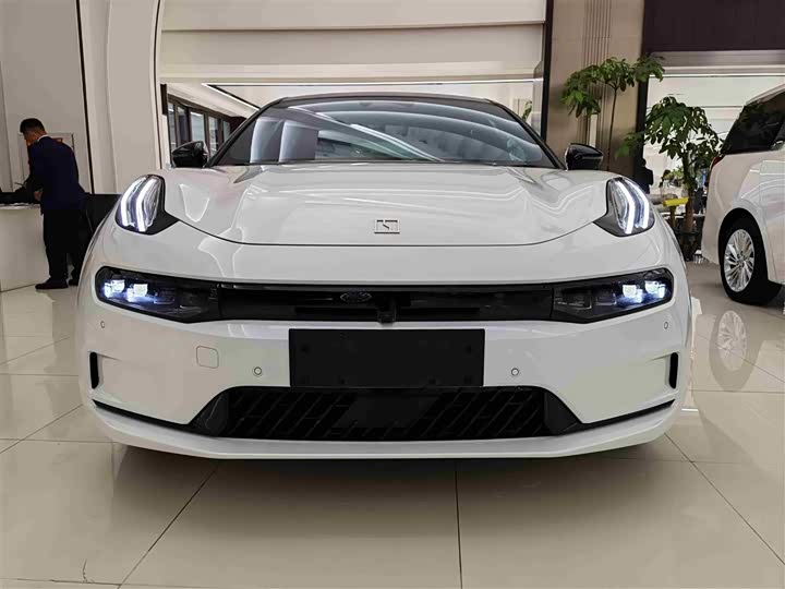 Фото 2 - Zeekr 001