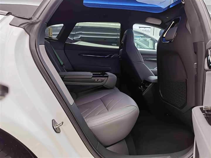 Фото 20 - Zeekr 001