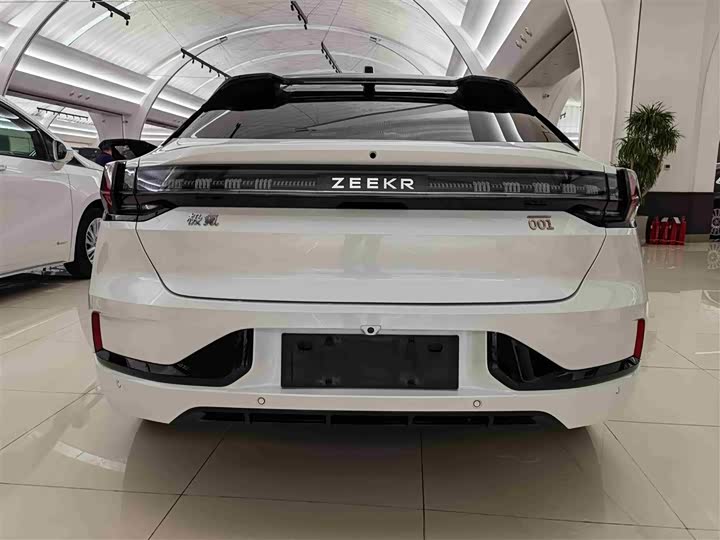 Фото 3 - Zeekr 001