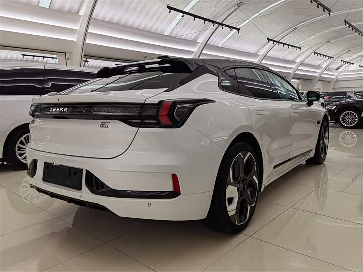 Фото 4 - Zeekr 001