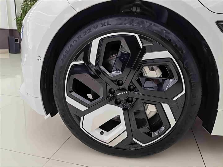 Фото 7 - Zeekr 001