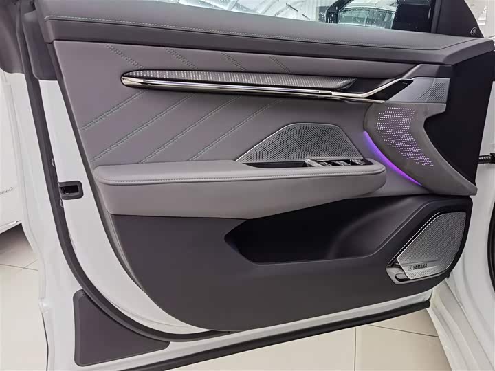 Фото 8 - Zeekr 001