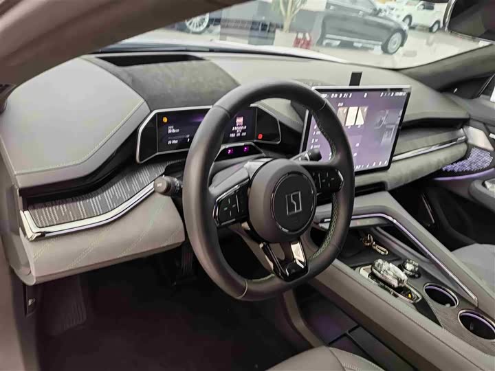 Фото 9 - Zeekr 001