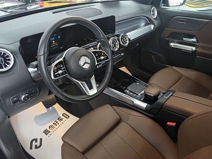 Фото 11 - Mercedes-Benz GLB-Class