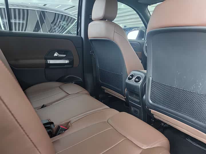 Фото 13 - Mercedes-Benz GLB-Class