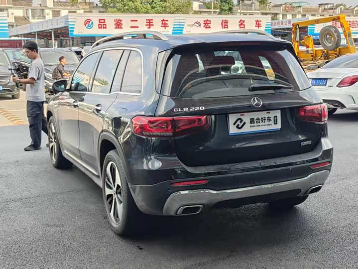 Фото 17 - Mercedes-Benz GLB-Class