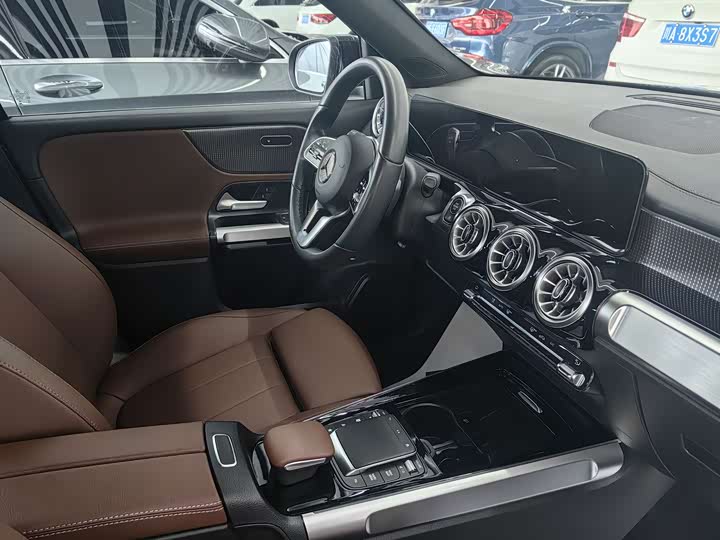 Фото 8 - Mercedes-Benz GLB-Class