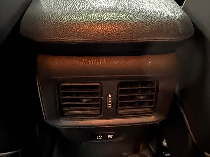 Фото 12 - Toyota RAV4