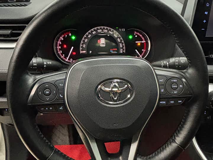 Фото 14 - Toyota RAV4