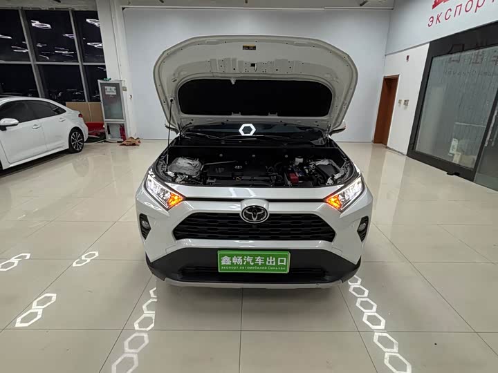 Фото 19 - Toyota RAV4