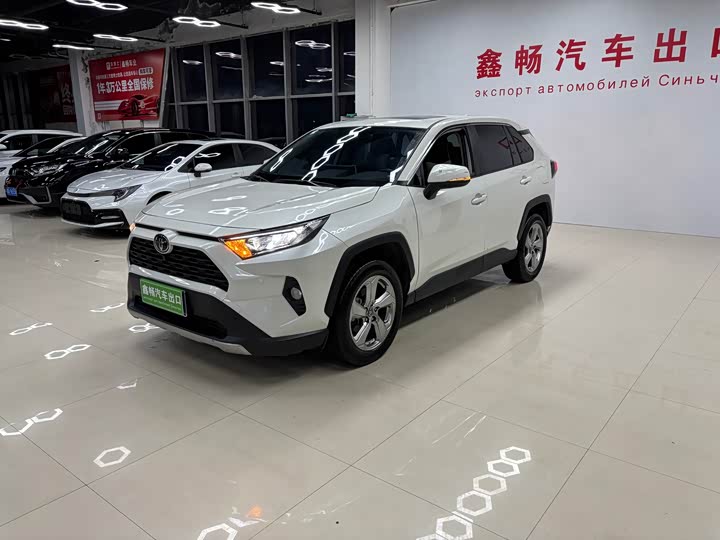 Фото 2 - Toyota RAV4