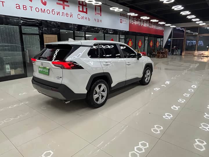 Фото 5 - Toyota RAV4