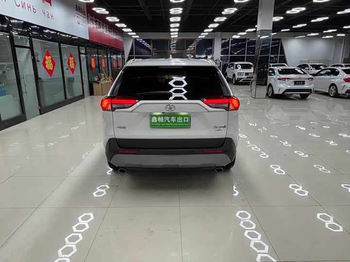 Фото 6 - Toyota RAV4