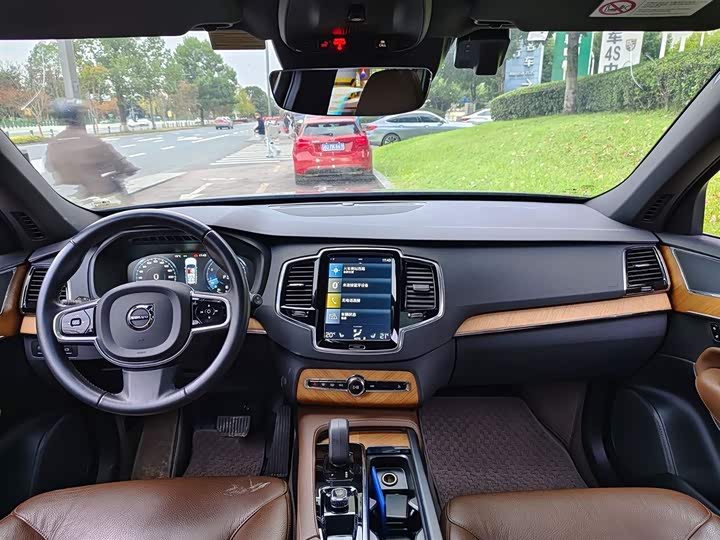 Фото 6 - Volvo XC90