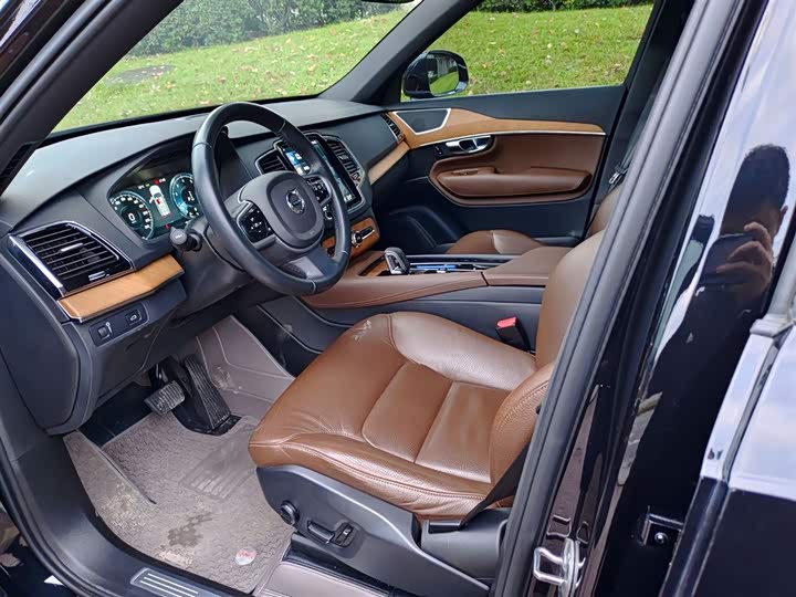 Фото 7 - Volvo XC90