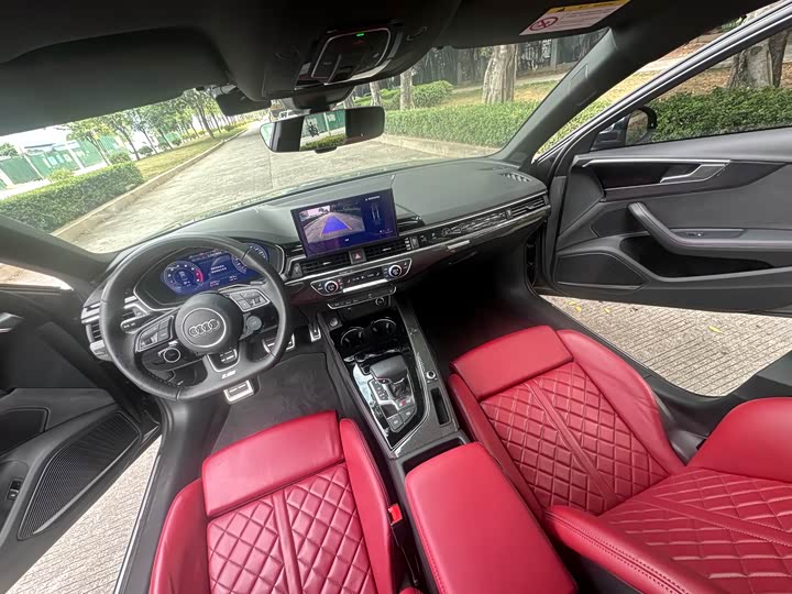 Фото 13 - Audi S4