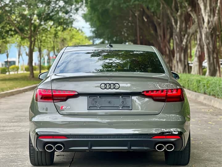 Фото 4 - Audi S4