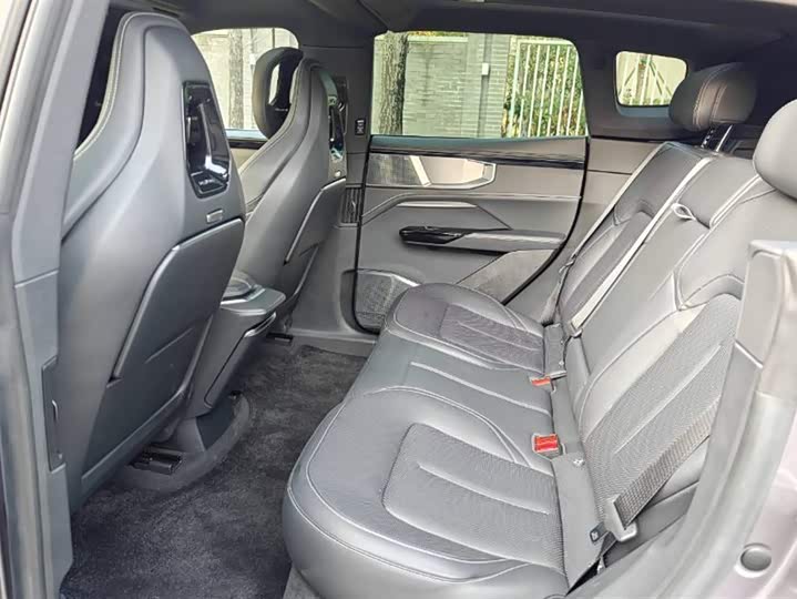 Фото 7 - HiPhi Y