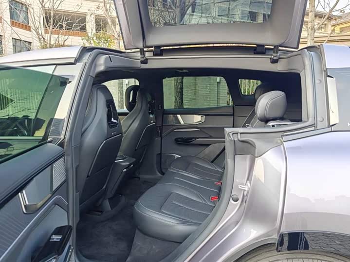 Фото 8 - HiPhi Y