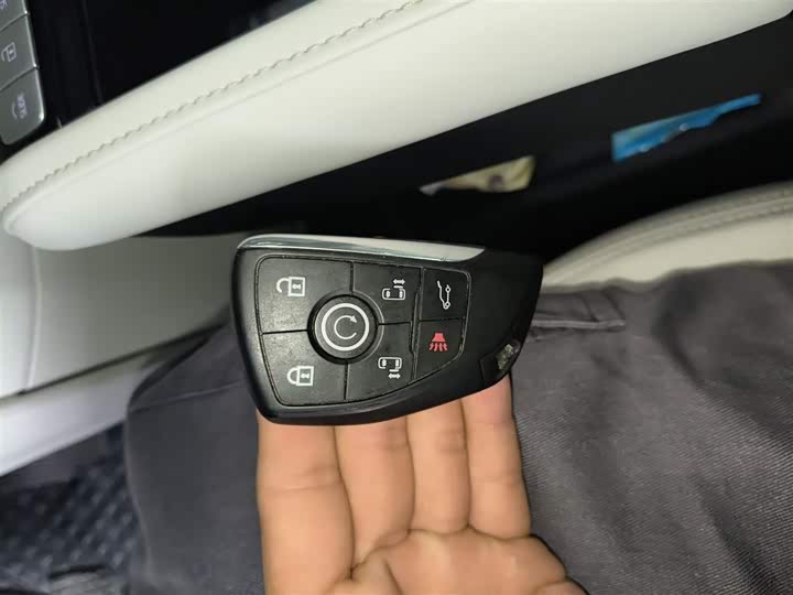 Фото 9 - Buick GL8 Hybrid