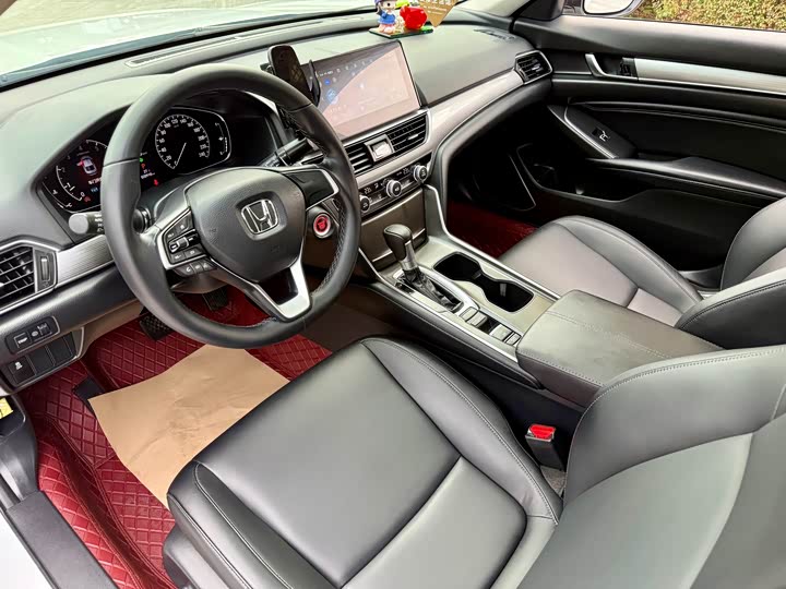 Фото 10 - Honda Accord