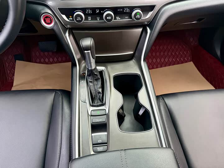 Фото 13 - Honda Accord