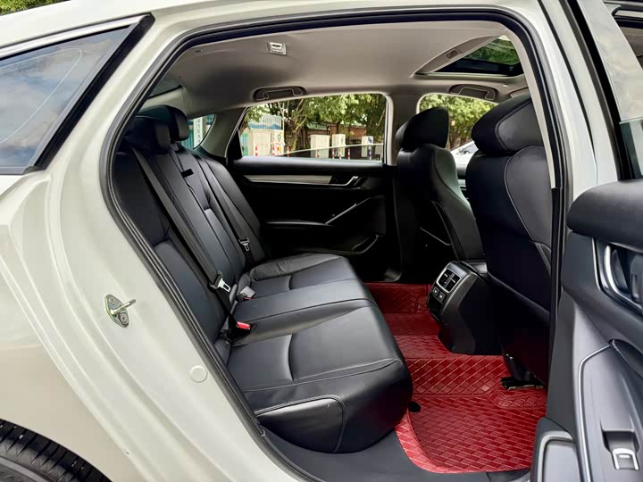 Фото 18 - Honda Accord