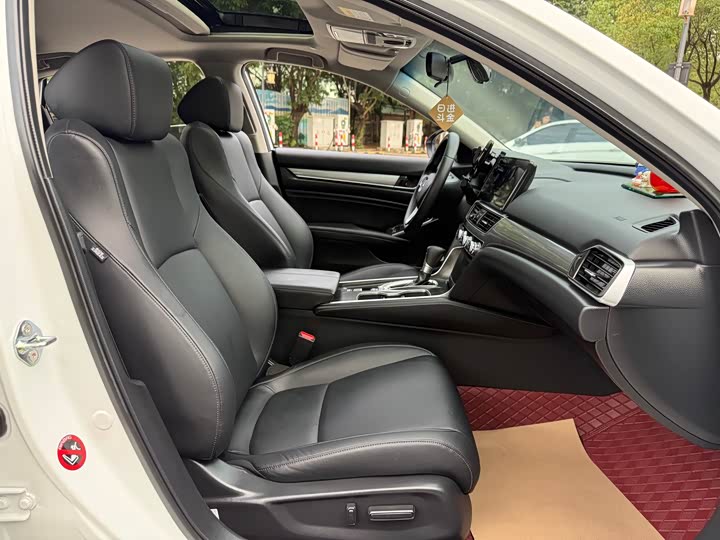 Фото 19 - Honda Accord