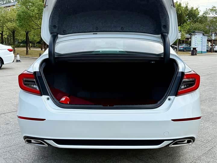 Фото 21 - Honda Accord