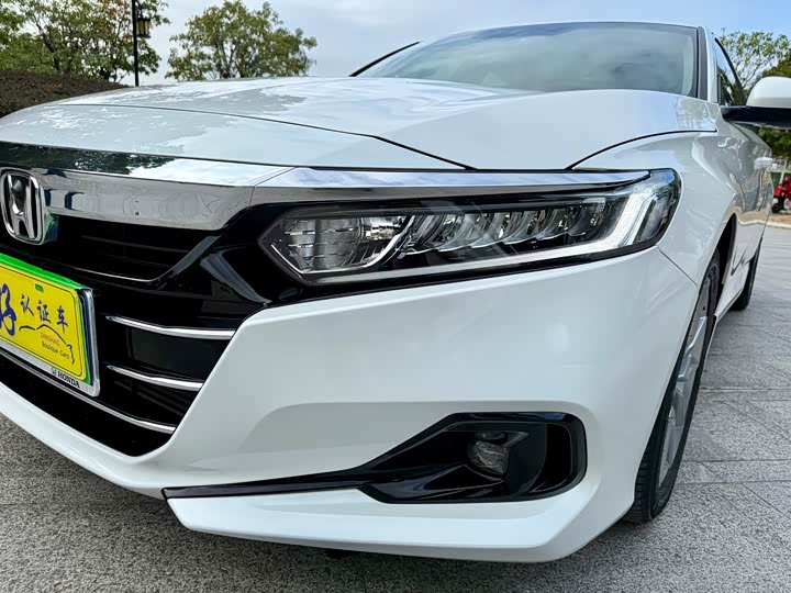 Фото 24 - Honda Accord