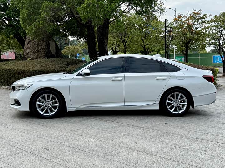 Фото 4 - Honda Accord