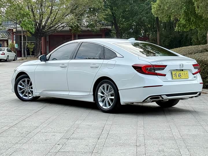 Фото 6 - Honda Accord