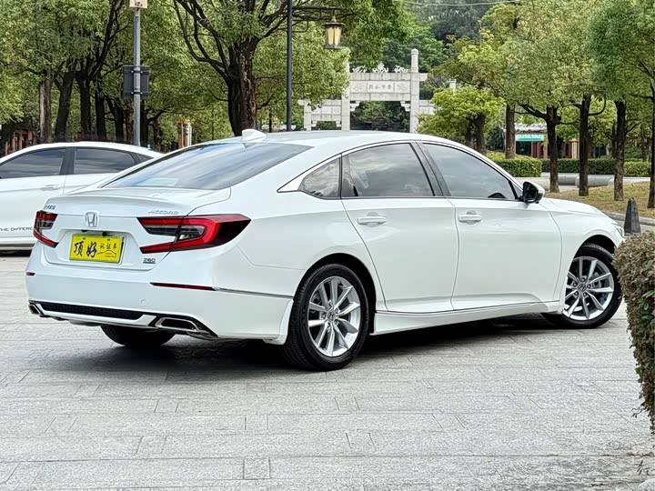 Фото 7 - Honda Accord