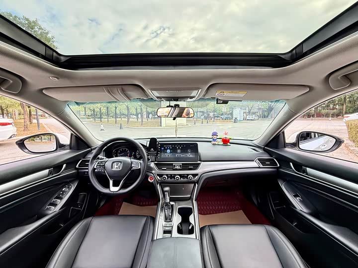 Фото 8 - Honda Accord