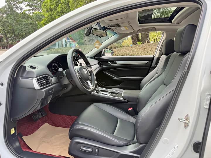 Фото 9 - Honda Accord