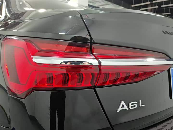 Фото 14 - Audi A6L