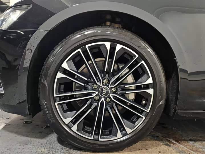 Фото 15 - Audi A6L