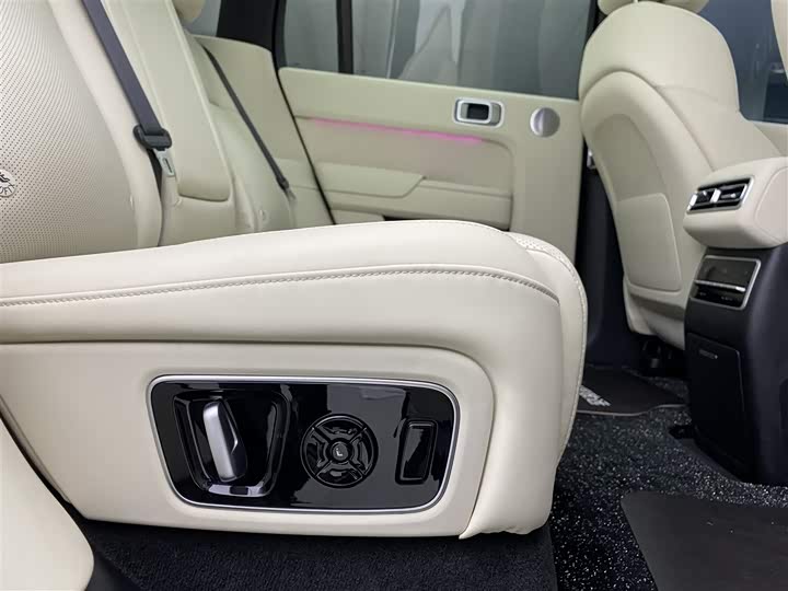 Фото 12 - LiXiang L7